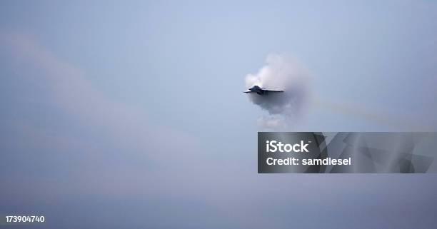 F A 18 Super Hornet Sonic Boom - Fotografias de stock e mais imagens de Explosão sónica - Fenómeno natural - Explosão sónica - Fenómeno natural, Avião de Combate, Avião Comercial