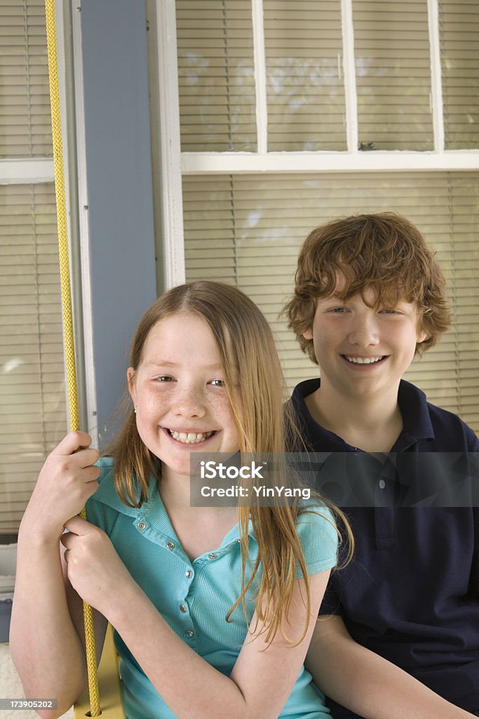 Kinder in der Veranda - Lizenzfrei Blick in die Kamera Stock-Foto