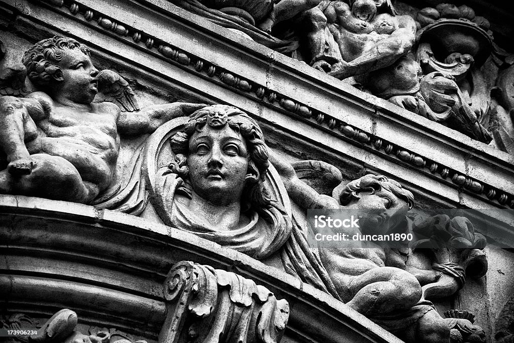 Clássica sculpure fachada de pedra - Foto de stock de Gárgula royalty-free