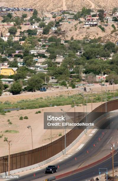 Usmexico Bordo Parete - Fotografie stock e altre immagini di Barriera al confine internazionale - Barriera al confine internazionale, Acciaio, Barricata