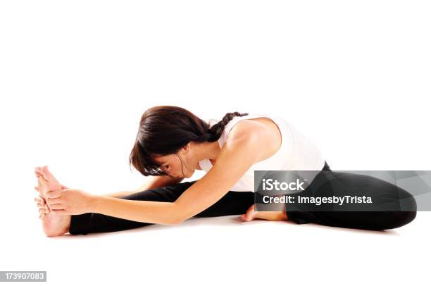 De Yoga Pilates Una Extensión De Piernas Foto de stock y más banco de imágenes de 20 a 29 años - 20 a 29 años, 30-39 años, Actividades y técnicas de relajación