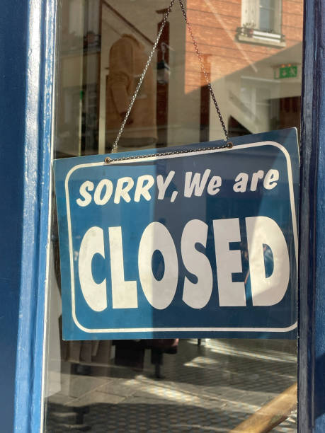 istock closed shop sign 1739071120