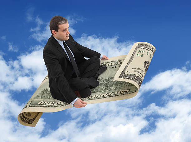 uomo d'affari sul volante dollari - sayings business aspirations magic foto e immagini stock