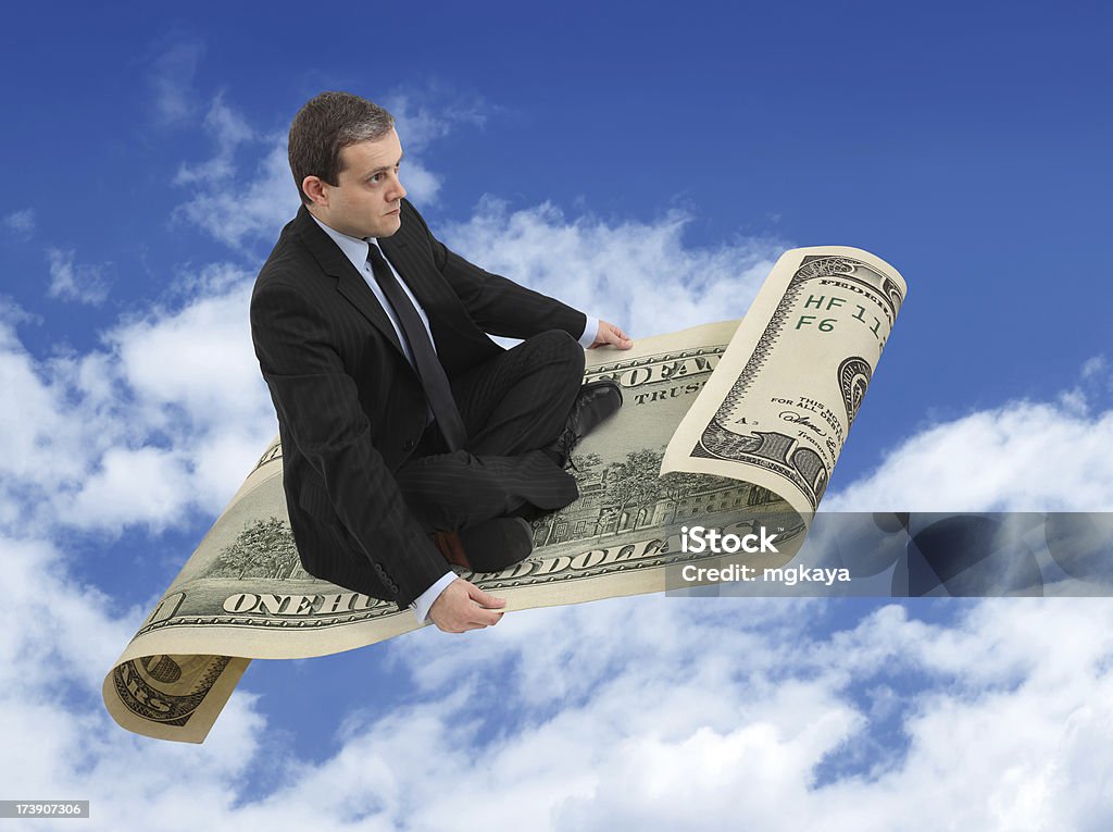 Empresário Sobre o Flying dólar - Foto de stock de Tapete Voador royalty-free