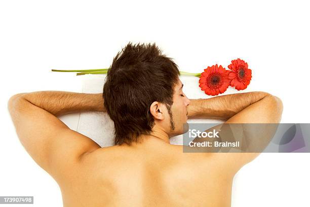 Homem Relaxante - Fotografias de stock e mais imagens de Adulto - Adulto, Amimar, Beleza