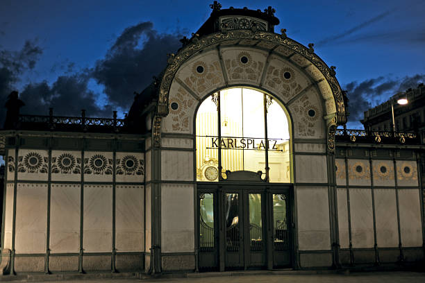 karlsplatz wiedeń - vienna karlsplatz austria subway train zdjęcia i obrazy z banku zdjęć