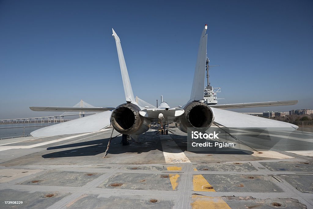 Fighter jet sur un porte-avions - Photo de Marine américaine libre de droits