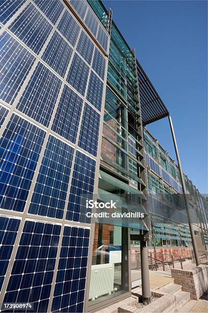 Solar Panel Büro Stockfoto und mehr Bilder von Büro - Büro, Sonnenkollektor, Außenaufnahme von Gebäuden