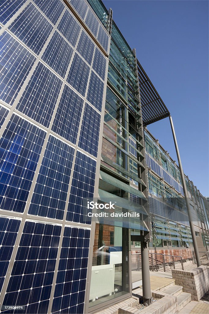 Solar panelled office - Zbiór zdjęć royalty-free (Biuro)