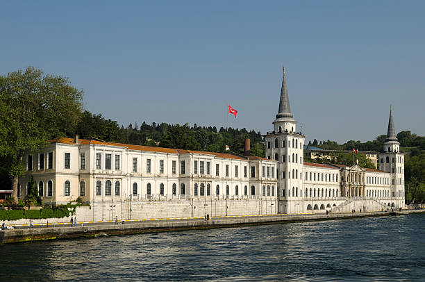 istock Building On The Shore of Bosphorus, Istanbul, Turkey 173909034