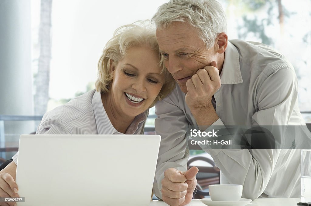 Couple âgé - Photo de Tous types de couple libre de droits