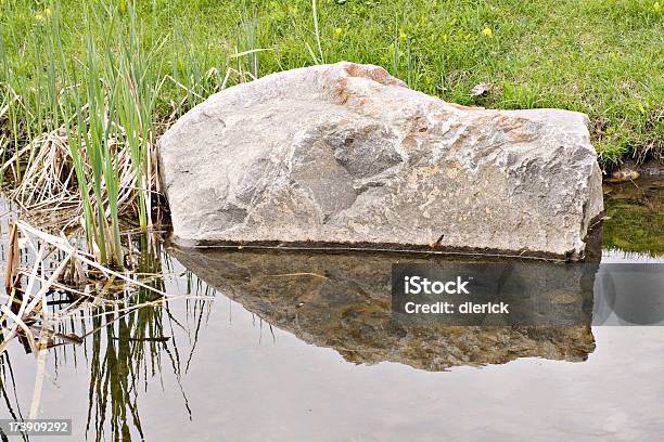 Rock E Acqua - Fotografie stock e altre immagini di Acqua - Acqua, Acqua stagnante, Ambientazione esterna