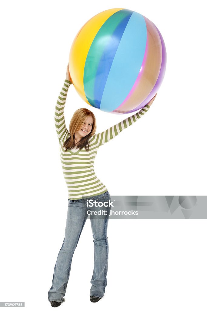 Teen con una pelota de playa informal - Foto de stock de Grande libre de derechos