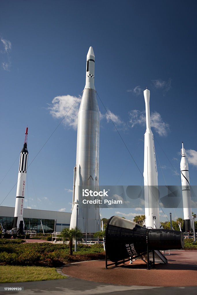 Jardín de los cohetes a cabo cañaveral - Foto de stock de Centro espacial Kennedy libre de derechos