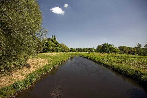 fiume mersey a didsbury manchester - river mersey foto e immagini stock