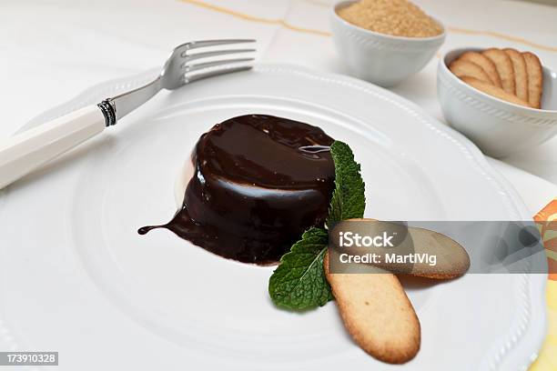 Foto de Sobremesa De Chocolate e mais fotos de stock de Alimentação Não-saudável - Alimentação Não-saudável, Açúcar, Açúcar em Pó