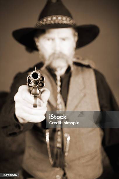 Il Pistolero - Fotografie stock e altre immagini di Canna di arma da fuoco - Canna di arma da fuoco, Cowboy, Pistola