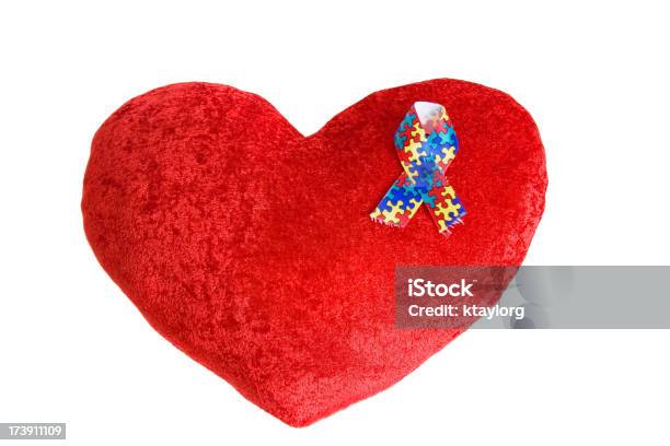 Foto de Almofada Forma De Coração Com Fita Do Autismo e mais fotos de stock de Amor - Amor, Autismo, Conceito