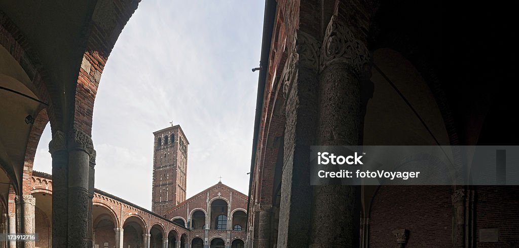 Milan Basilica di Sant'Ambrogio - Foto de stock de Aire libre libre de derechos