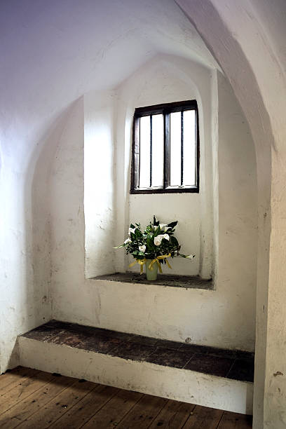 istock Ancient alcove with flowers 173913193