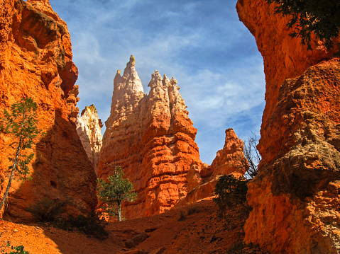 Bryce Canyon is not actually a canyon, but rather a collection of giant natural amphitheatres along the eastern side of the Paunsaugunt Plateau in southwestern Utah. It is well known for its large amount off bizarre rock spires and pinnacles known as Hoodoos, which formed from the erosion of the limestone of the Claron Formation. Legend though claims that these pinnacles were people, who were so bad and evil that the Coyote turned them to stone.