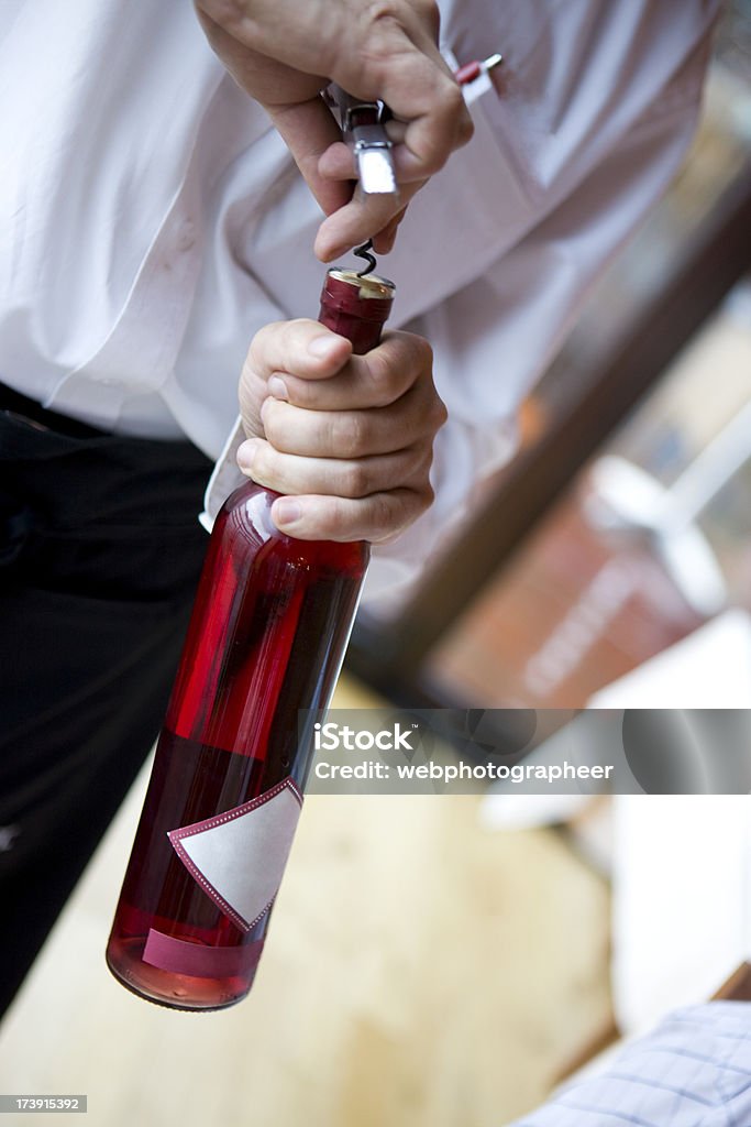 Apertura de vino - Foto de stock de Abrir libre de derechos