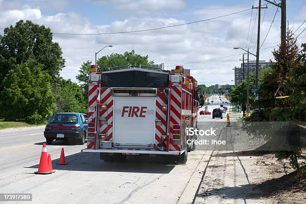 Camión De Bomberos Foto de stock y más banco de imágenes de Calle - Calle, Camión de bomberos, Camión de peso pesado