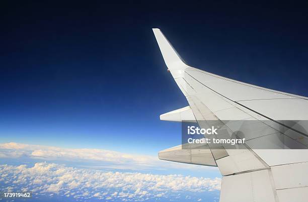 Photo libre de droit de En Le Sky banque d'images et plus d'images libres de droit de Admirer le paysage - Admirer le paysage, Aile d'avion, Aviation générale