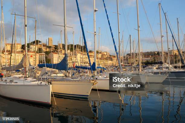 Photo libre de droit de Cannes La Morninig banque d'images et plus d'images libres de droit de Cannes - Cannes, Port de plaisance, Activité de loisirs