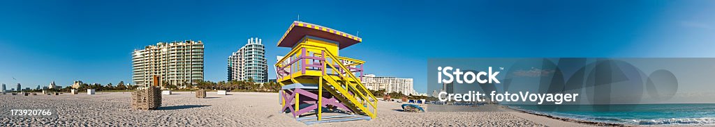 Hoteles en Miami Beach y salvavidas cabañas de Florida - Foto de stock de Miami libre de derechos