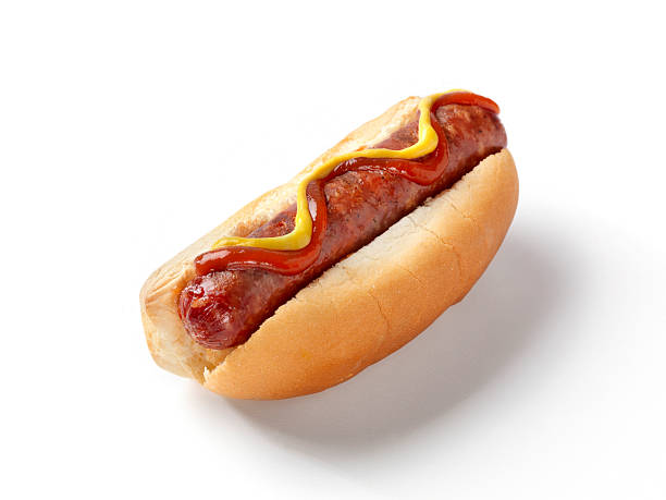 cachorro-quente com ketchup e mostarda - sausage grilled isolated single object - fotografias e filmes do acervo