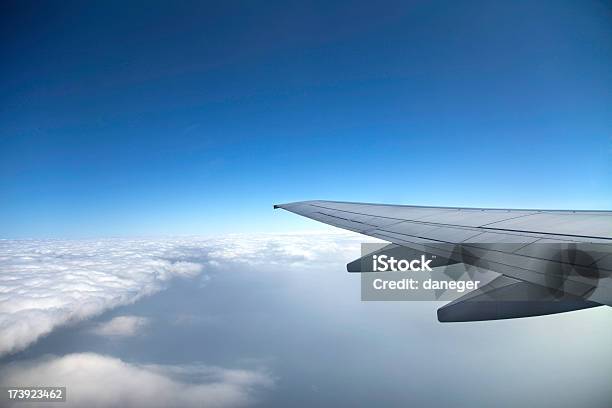 통해 클라우드 비행기에 대한 스톡 사진 및 기타 이미지 - 비행기, 0명, 구름