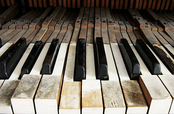 istock Piano Chipped and Broken, Closeup 173924926