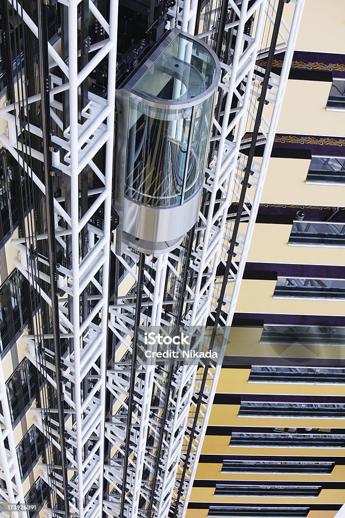 Elevador Subindo - Foto de stock de Arquitetura royalty-free