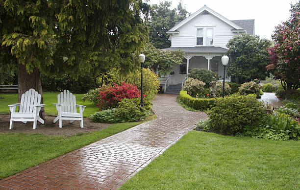 istock Farmhouse In The Rain 173926727