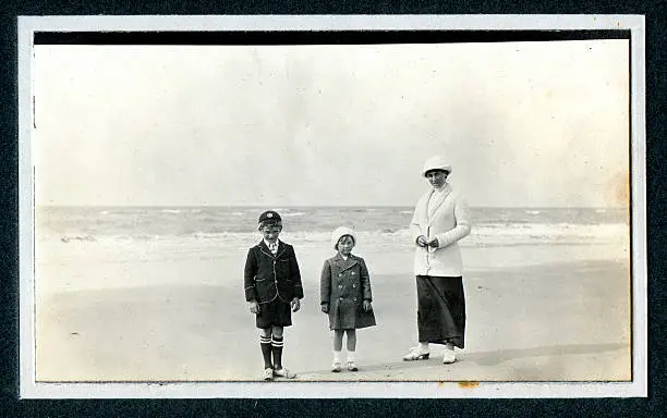 "Vintage photograph of an Edwardian family on a day out at the seaside. Knokke,Belgium"