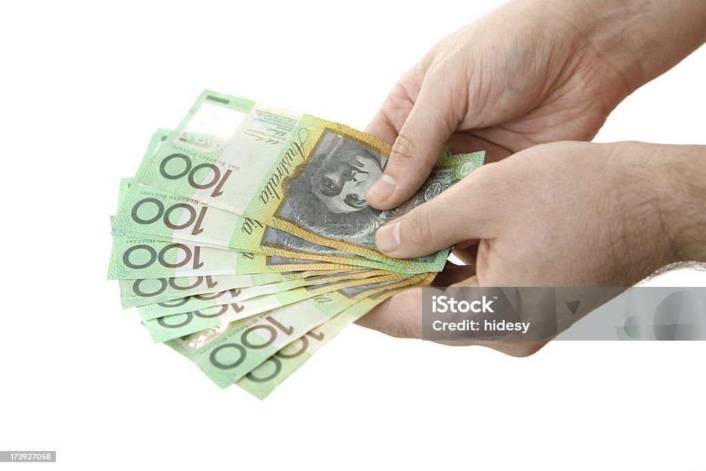 Dwie ręce Trzymając Rozłożony w wachlarz Australian pieniądze - Zbiór zdjęć royalty-free (Australia)