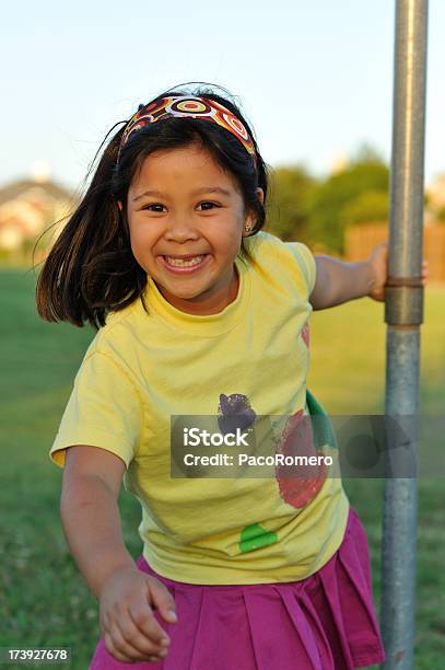 Foto de Menina Brincando e mais fotos de stock de 4-5 Anos - 4-5 Anos, 6-7 Anos, Alegria