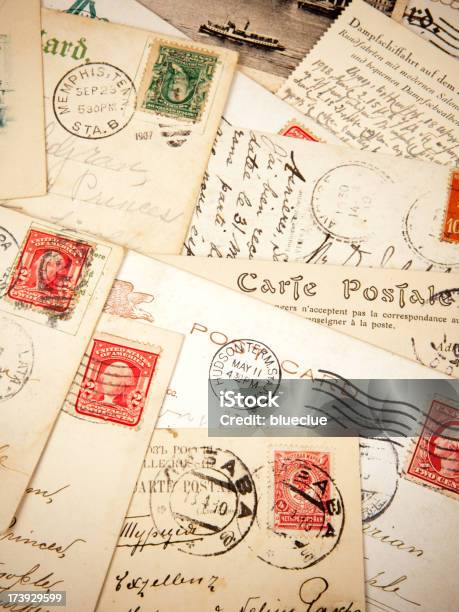 Foto de Antigos Cartões Postais Selos e mais fotos de stock de Pilha - Arranjo - Pilha - Arranjo, Cartão Postal, Passado