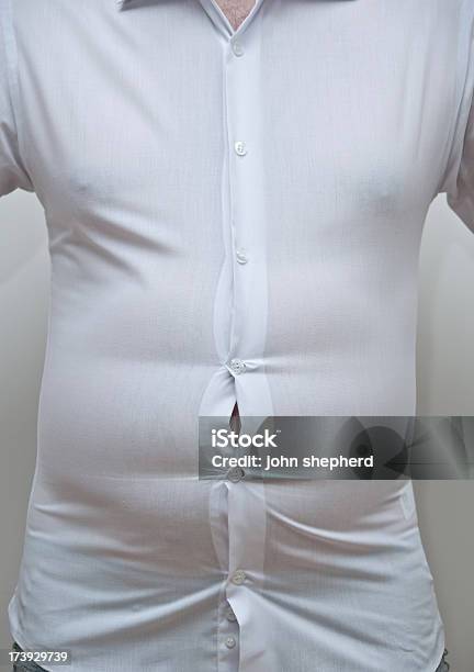 Camicia Dal Taglio Aderente - Fotografie stock e altre immagini di Camicia - Camicia, Troppo piccolo, Uomini