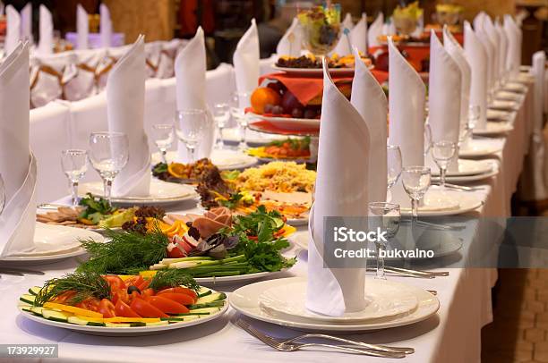 E Banquetes Catering - Fotografias de stock e mais imagens de Indústria de Comidas e Bebidas - Indústria de Comidas e Bebidas, Profissão na indústria de alimentos, Evento