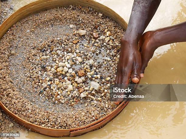 Lavado De Diamantes Foto de stock y más banco de imágenes de Diamante - Diamante, Minería, África