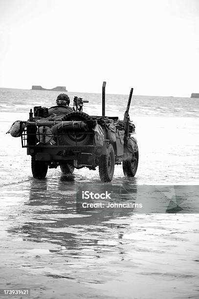 Foto de Ddia Omaha Beach e mais fotos de stock de Soldado - Exército - Soldado - Exército, Exército Americano, 4x4