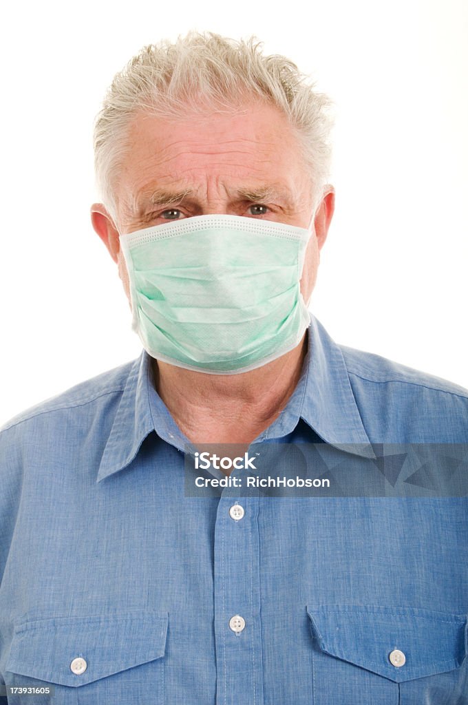Старший мужчина с маска для лица - Стоковые фото 70-79 лет роялти-фри