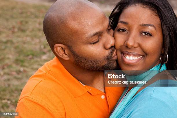 Paar Verliebt Stockfoto und mehr Bilder von Afrikanischer Abstammung - Afrikanischer Abstammung, Afro-amerikanischer Herkunft, Angesicht zu Angesicht