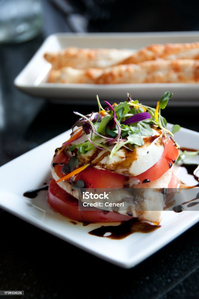 Sałatka caprese - Zbiór zdjęć royalty-free (Mozzarella)