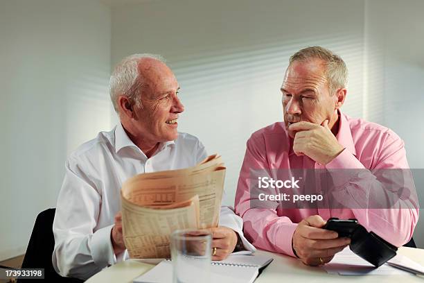 Senior Hombre De Negocios En La Sala De Reuniones Foto de stock y más banco de imágenes de 60-64 años - 60-64 años, 60-69 años, 65-69 años
