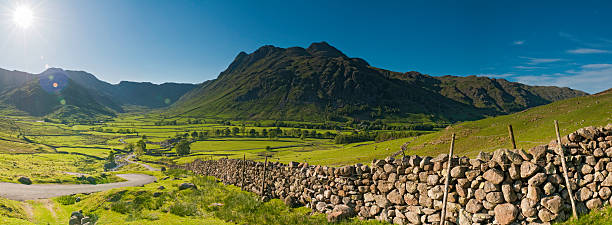 przełęcz sunburst lake district wielka brytania - langdale pikes panoramic english lake district cumbria zdjęcia i obrazy z banku zdjęć