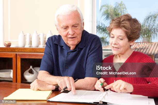 Pareja Mayor Foto de stock y más banco de imágenes de 60-64 años - 60-64 años, 65-69 años, Adulto