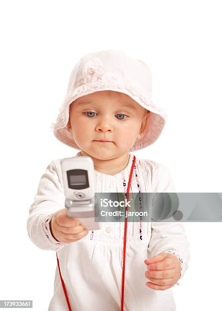 小さな赤ちゃんの女の子携帯電話 - 1人のストックフォトや画像を多数ご用意 - 1人, 1歳以上2歳未満, カットアウト